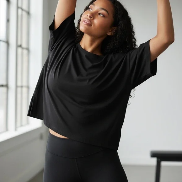 Old Navy Black Women's Crop Top - Picture 2 of 3